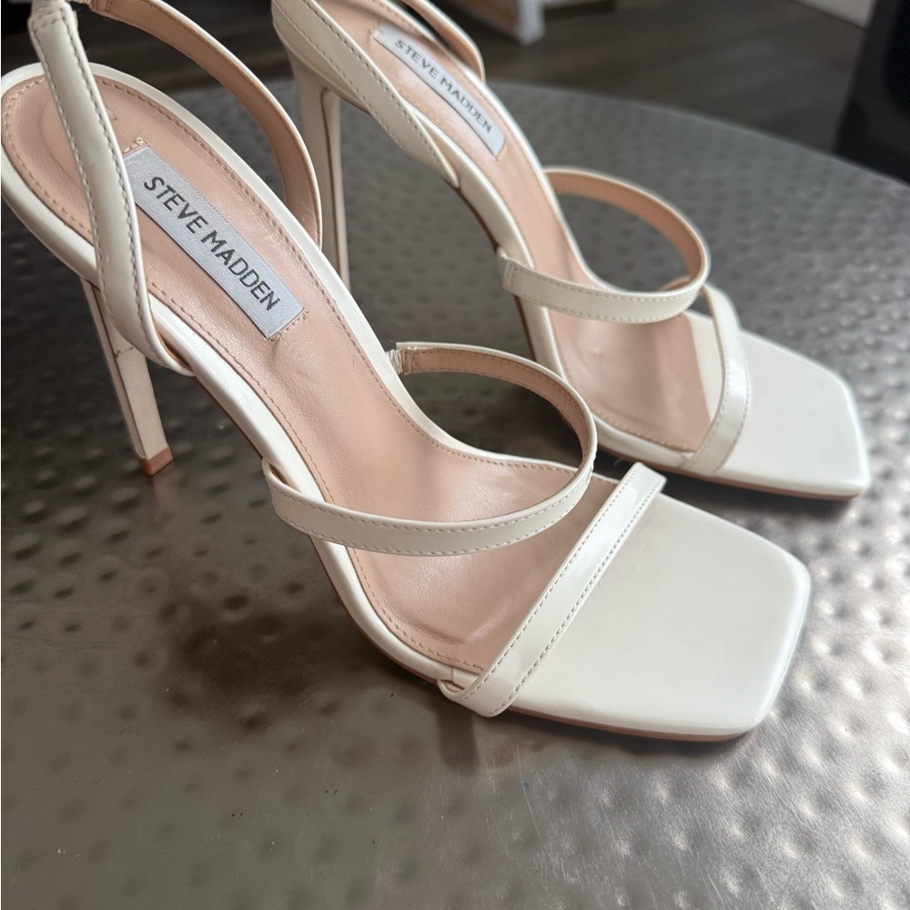 Steve Madden Women's Elegant Cream Heels